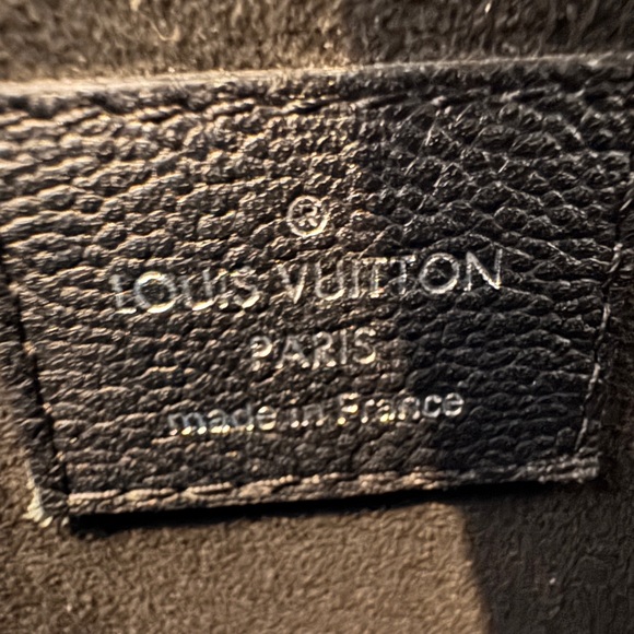 Louis Vuitton Epi Twist in Gorgeous color - Picture 7 of 13
